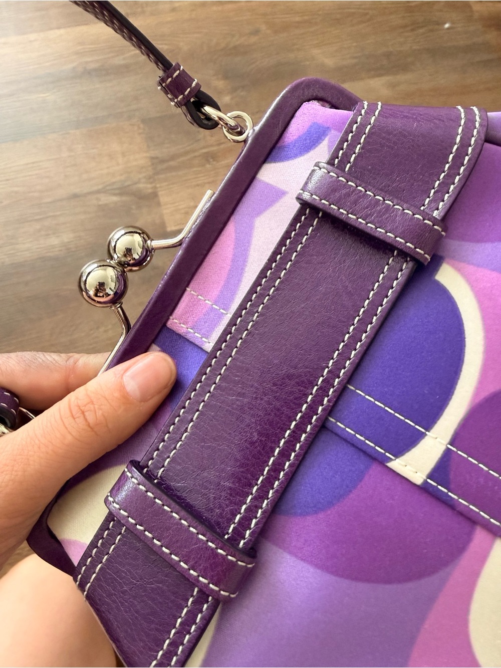 Vintage Coach Kisslock bag in Optic Purple - Picture 5 of 9